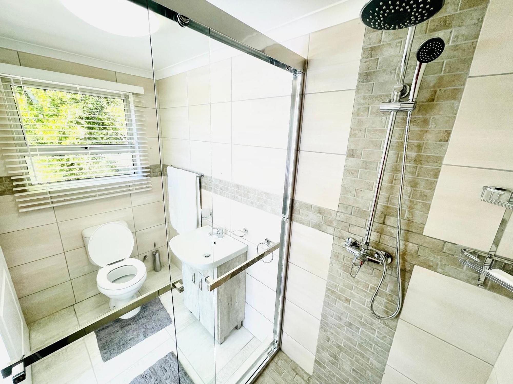 Hotel Vibes Cape Town Plattekloof Екстериор снимка